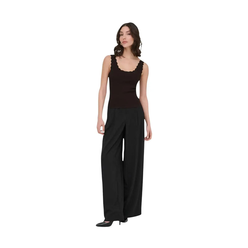 Black sleeveless tank top with scalloped neckline and matching wide-leg trousers from Jacqueline de Yong women’s collection