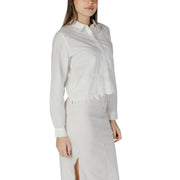 Jacqueline De Yong women’s white cotton long-sleeved shirt with button-up front and scalloped hem detail