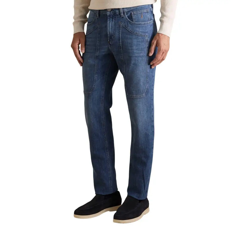 Blue straight-leg jeans with pockets and a classic fit.