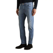 Jeckerson Herrenjeans aus hellblauem Bio-Baumwoll-Denim mit modernem Slim-Fit-Schnitt und dezenten Waschungsdetails