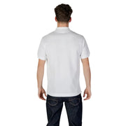Lacoste white short sleeve polo shirt with classic collar and neatly stitched seams in breathable cotton fabric