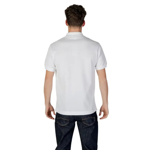 Lacoste white short sleeve polo shirt with classic collar and neatly stitched seams in breathable cotton fabric