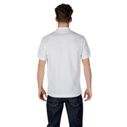 Lacoste white short sleeve polo shirt with classic collar and neatly stitched seams in breathable cotton fabric