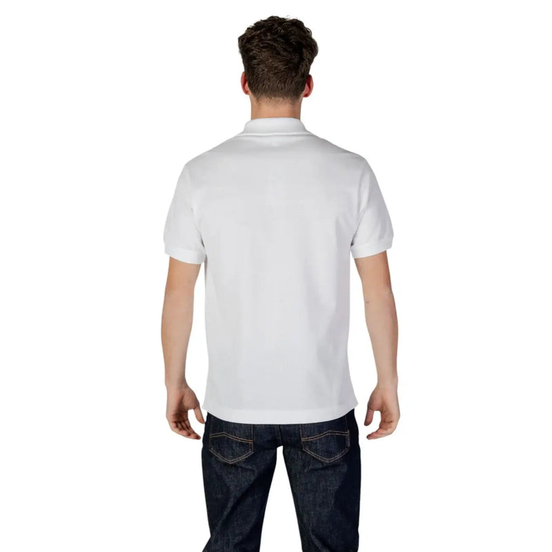 Lacoste white short sleeve polo shirt with classic collar and neatly stitched seams in breathable cotton fabric