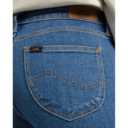 Rückansicht von Lee Damen-Jeans in Blau mit klassischer Tasche und kontrastierenden Nähten, Lee Etikett