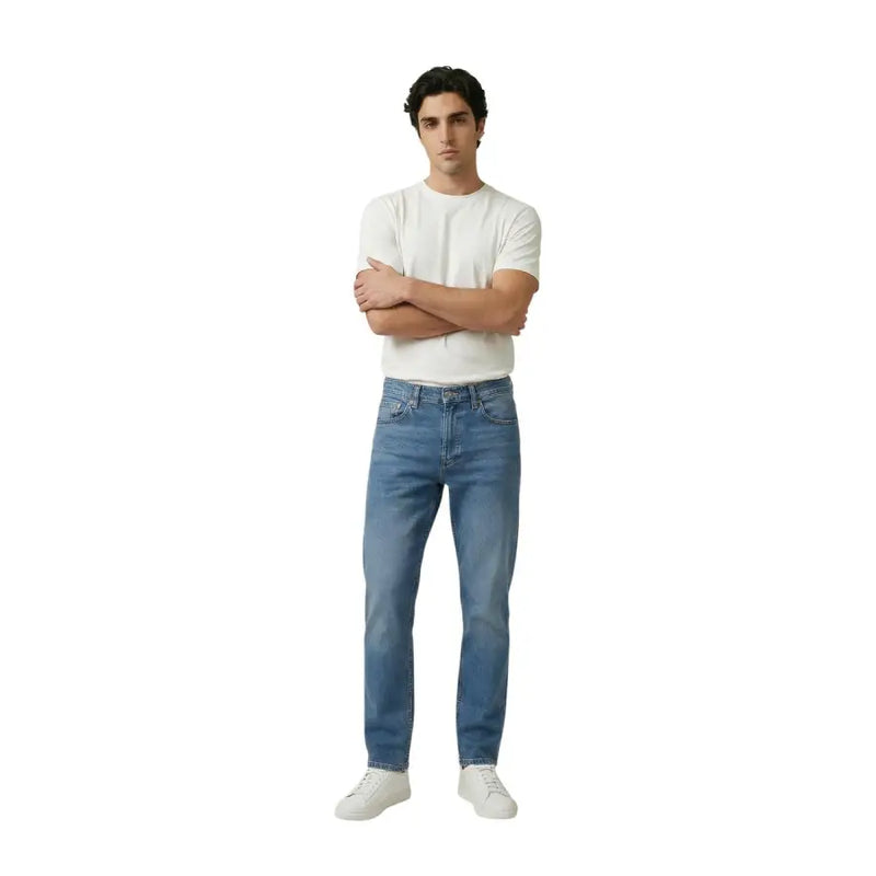 Levi’s men blue denim jeans with a classic straight-leg cut cotton stretch slim fit and subtle fading