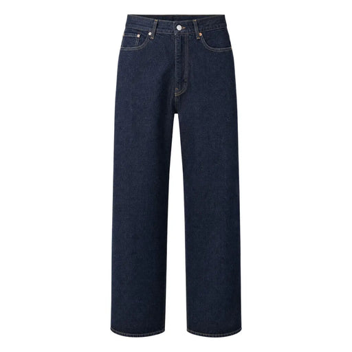 Levis men jeans dark indigo cotton denim with straight-leg cut and classic five-pocket design front view
