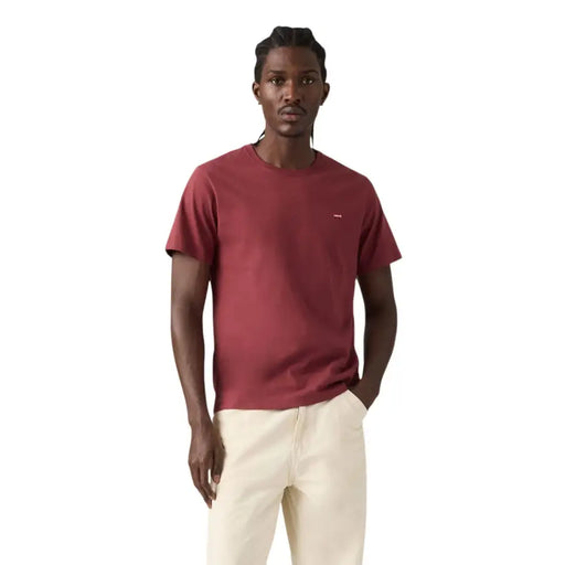 Levi's Herren-T-Shirt, bordeauxrot, Baumwolle, Rundhalsausschnitt, kurze Ärmel, mit kleinem, gesticktem Logo auf der linken Brust.