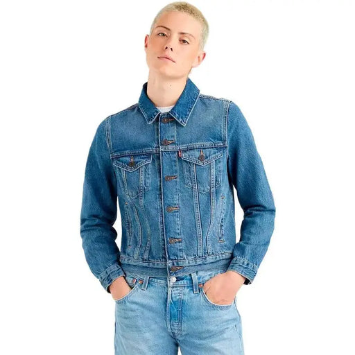 Light blue denim blazer by Levi’s featuring side pockets for women’s fashion