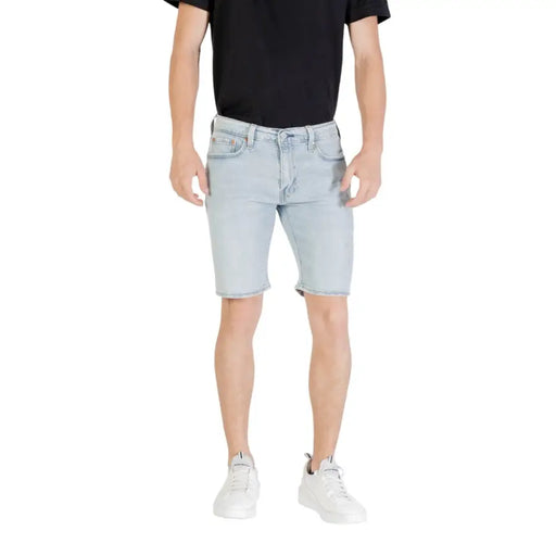 Light blue denim shorts with a classic five-pocket design and frayed hem in light-wash denim material