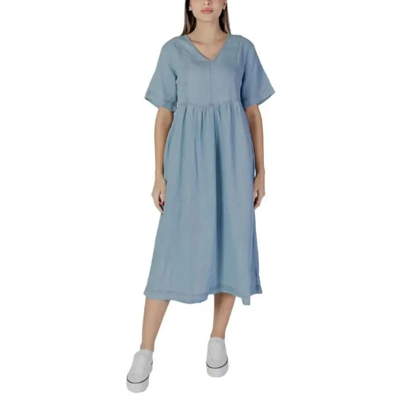 B.young Light Blue V-Neck Cotton Midi Dress B.young Light Blue V-Neck Cotton Midi Dress