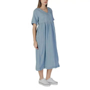 Light blue midi dress by B.young with V-neck and made of 100% cotton