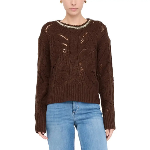 Liu Jo Weißer, langärmeliger Strickpullover mit Strasssteinen und braunen Zopfmustern