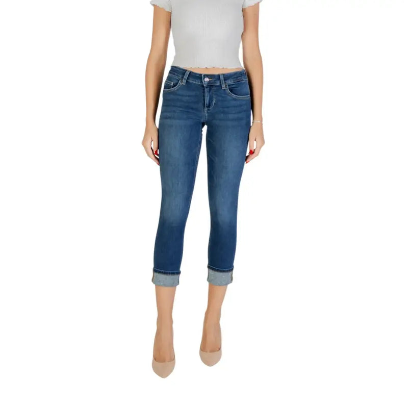 Women’s mid-wash cuffed denim capri jeans from Liu Jo for Fall Winter season