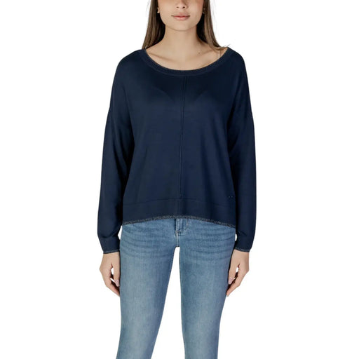 Liu Jo pull en viscose bleue à manches longues pour femme top avec une encolure arrondie et une bordure discrètement pailletée le long de l'ourlet
