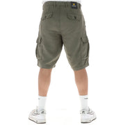 Lyle & Scott Leinenshorts für Herren in Olivgrün mit mehreren Cargotaschen und Markenlabel am Bund, Vorderansicht