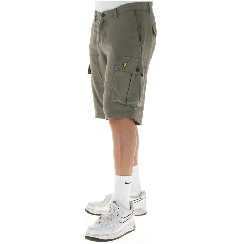 Lyle & Scott Leinenshorts für Herren in Olivgrün mit gelbem Vogellogo auf der Seitentasche, Seitenansicht