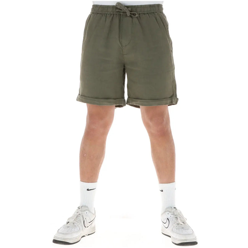 Lyle & Scott Leinenshorts für Herren in Olivgrün mit Kordelzug und umgeschlagenen Bündchen, Vorderansicht