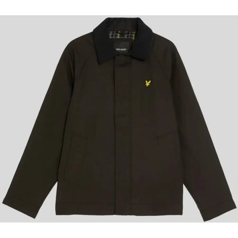 Schwarzer Herrenblazer von Lyle & Scott aus Baumwollmischgewebe mit Reißverschluss, kontrastierendem Kragen und gelbem Vogellogo auf der linken Brust.