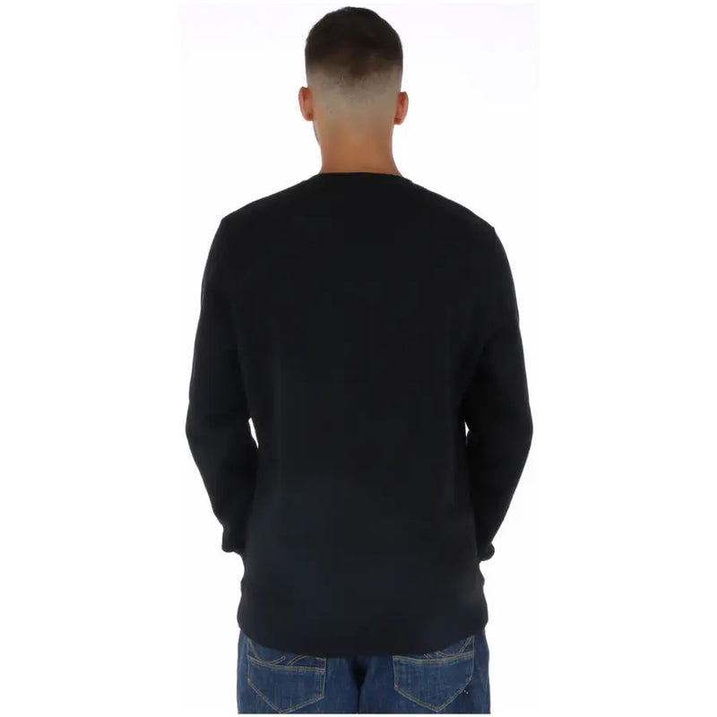 Lyle & Scott men’s black long-sleeved cotton crew neck sweatshirt for casual wear