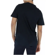 T-shirt noir à manches courtes et col rond t-shirt pour hommes de Lyle and Scott avec un design confortable en mélange de coton