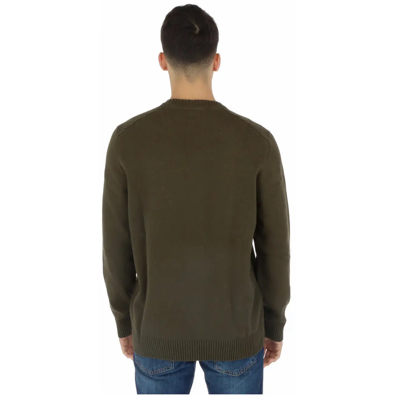 Lyle & Scott men’s olive green crewneck cotton sweater with ribbed cuffs and hem for casual wear
