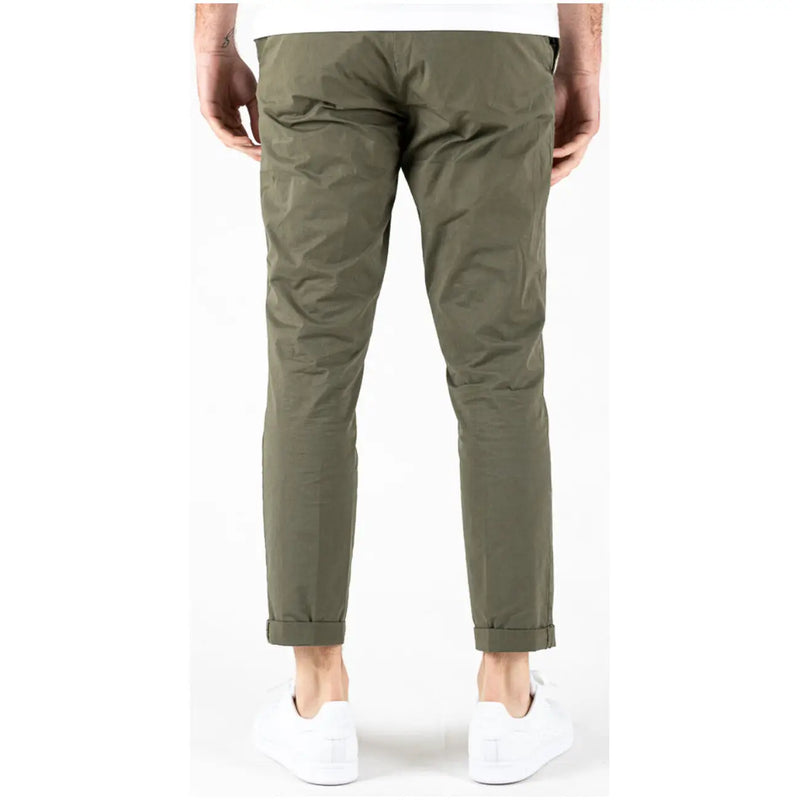 Olive green slim-fit chino pants with rolled cuffs in cotton blend featuring pockets by lyle and scott