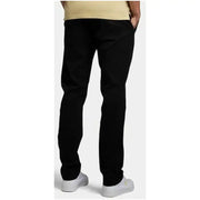 Lyle & Scott Schwarze, schmal geschnittene Herrenhose aus Baumwollmischgewebe mit dezenter Struktur und kleinem gelben Logo am linken Bein