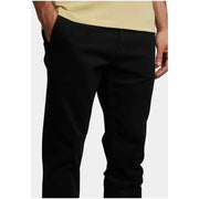 Schwarze, schmal geschnittene Chino-Hose von Lyle & Scott aus einem Baumwollmischgewebe mit klarem, elegantem Design