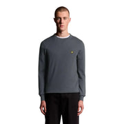 Lyle & Scott Grauer Merinowollpullover für Herren mit weißem Innenkragen und gelbem Vogellogo, Vorderansicht