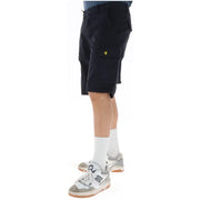 Lyle & Scott Schwarze Herrenshorts mit gelbem Vogellogo am Oberschenkel aus strapazierfähigem Material, Vorderansicht