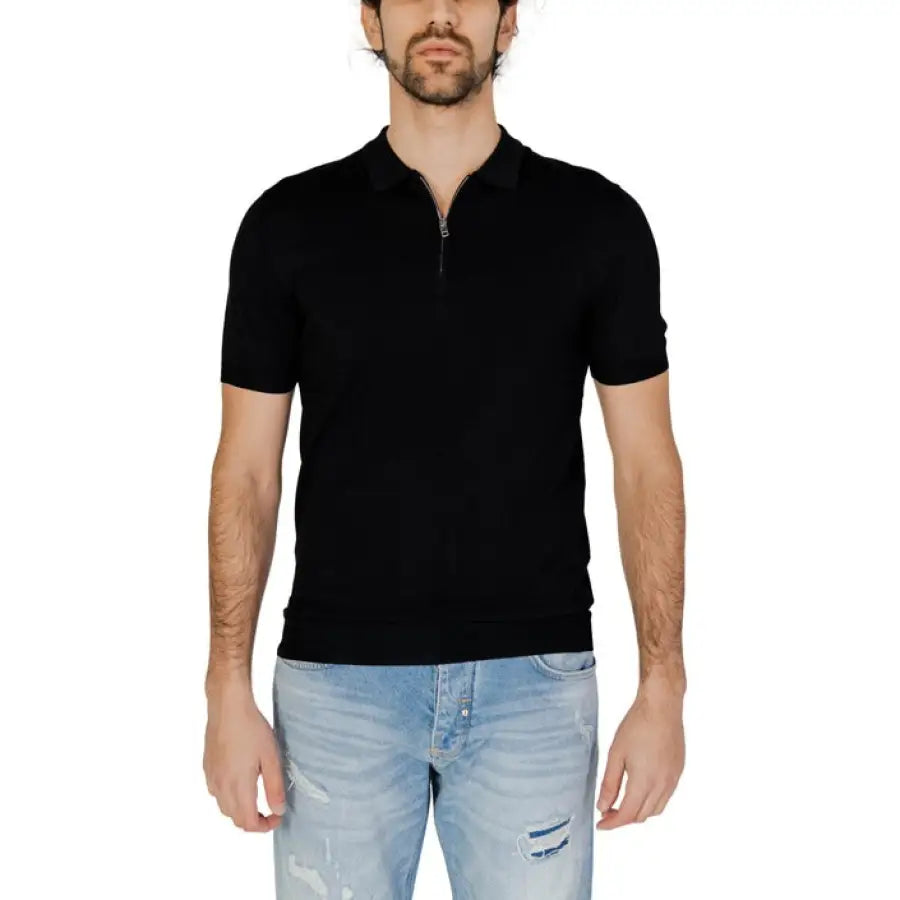 
                      
                        Antony Morato T-Shirt model wearing black polo from Antony Morato Men collection
                      
                    