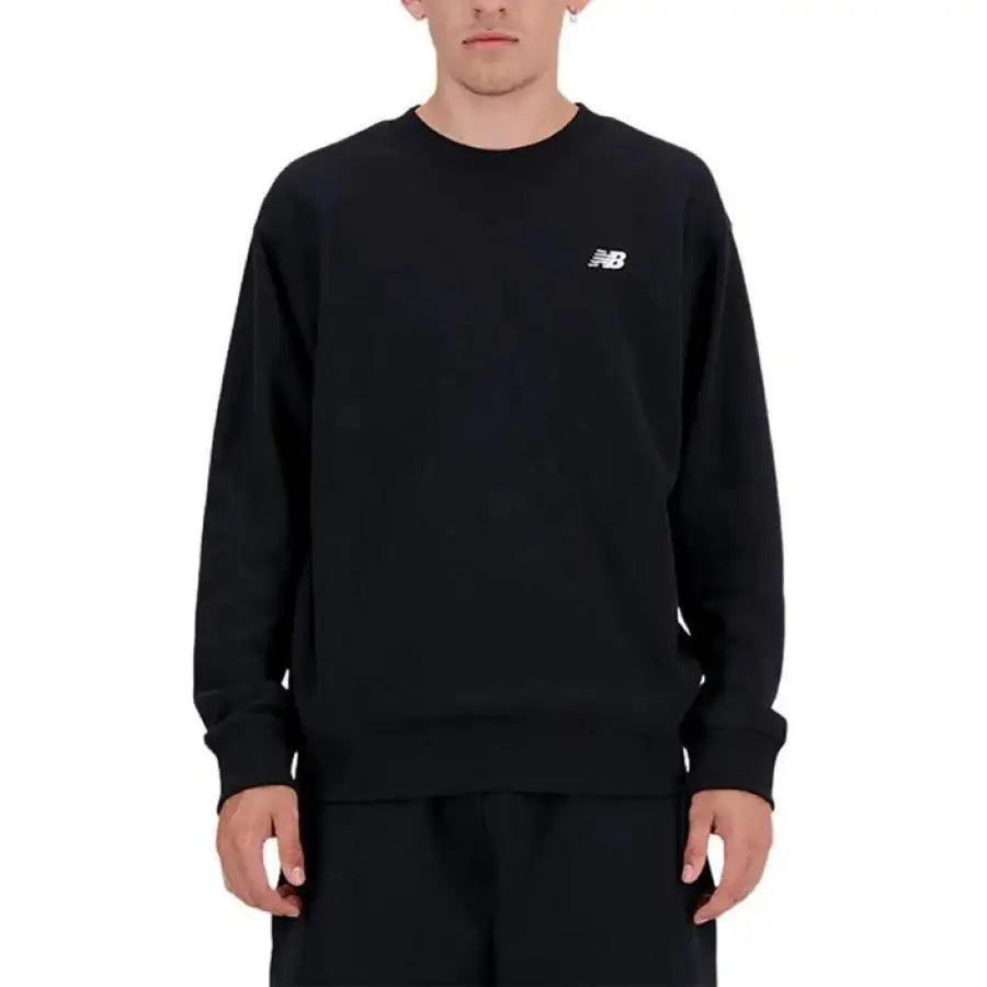 
                      
                        Man in New Balance urban style clothing, black sweatshirt and pants for city fashion
                      
                    