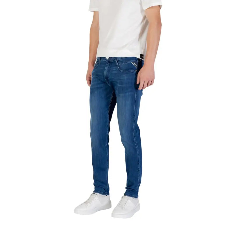 Man wearing blue denim jeans and white sneakers in product showcase