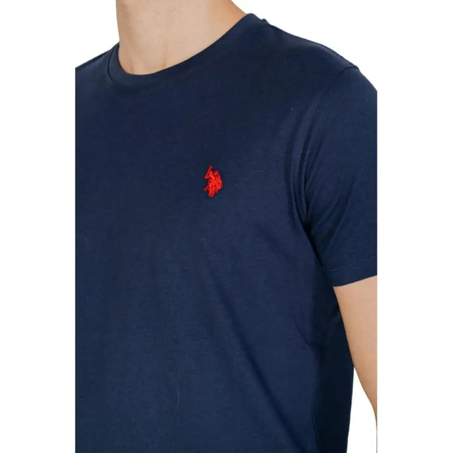 
                      
                        Man in U.S. Polo Assn. T-Shirt, navy with red horse, embodying urban style clothing
                      
                    