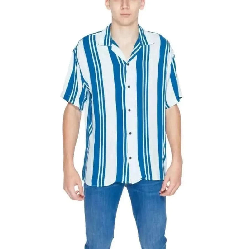 Man in Jack & Jones white shirt and blue jeans