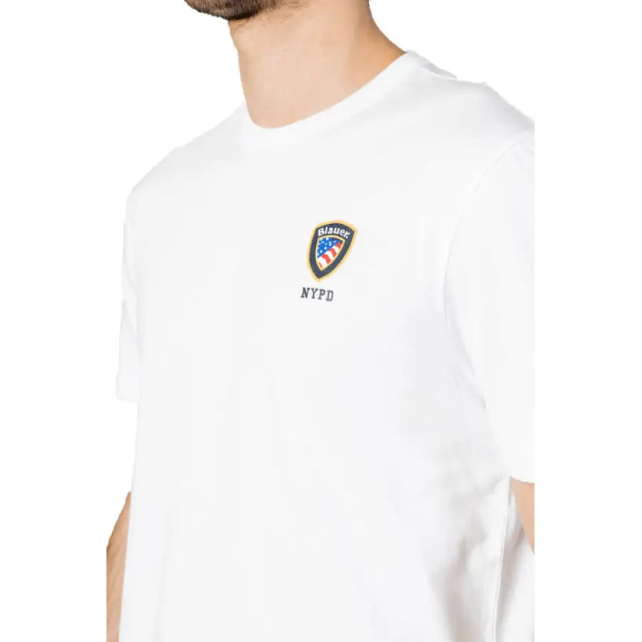 
                      
                        Blauer Blauer men t-shirt with blue and white logo on chest
                      
                    
