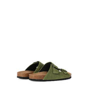 Olivgrüne Wildleder-Sandalen mit schwarzen Schnallenriemen und Korkfußbett von Mc2 Saint Barth, grüne Baumwollpantoffeln für Damen