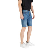 Herren-Jeansshorts in Blau mit klassischem Fünf-Taschen-Design und ausgefranstem Saum aus blauem Denim