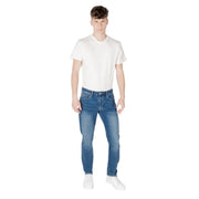 Men’s blue denim jeans Armani Exchange with classic fit and subtle fading in blue denim material