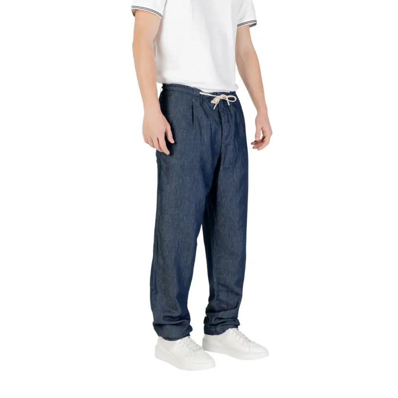 Men’s dark blue denim drawstring pants featuring a drawstring waist and subtle pleats in a casual style