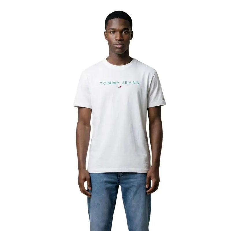 Weißes Tommy Jeans Kurzarm-T-Shirt für Herren mit türkisfarbenem Logo und Flaggenemblem auf der Vorderseite, aus Baumwolle