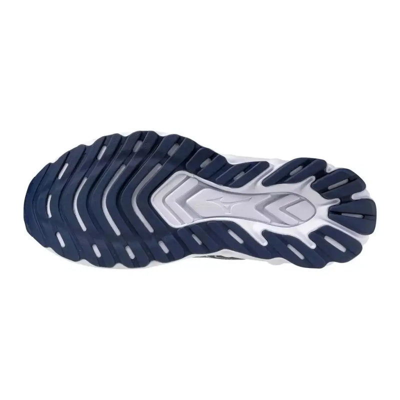 Marineblaue und weiße Gummisohle mit strukturiertem Wellenprofil an blauen, sportlichen Schnürschuhen von Mizuno für Herren.