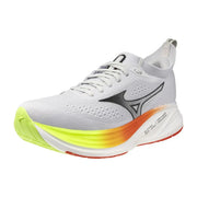 Graue sportliche Herren-Sneaker von Mizuno mit Schnürsenkeln aus Textilgemisch und weißer Neoprensohle mit neongelb-oranger Sohle