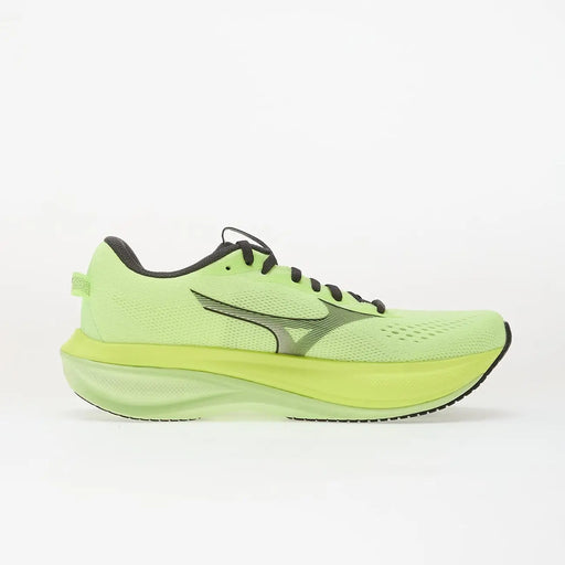 Baskets Mizuno pour homme, vert citron vif, avec lacets noirs et empeigne en mesh respirant pour une utilisation sportive.