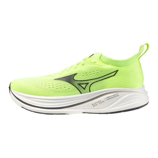Baskets Mizuno pour homme, modèle Neo Zena vert fluo vif, chaussure de running avec tige en mesh respirant et logo noir.