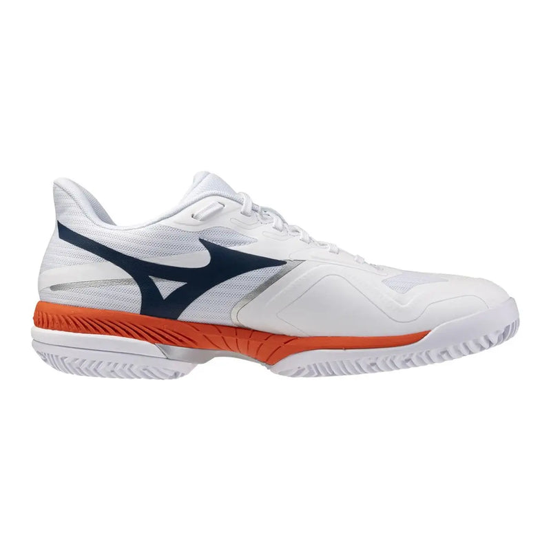Weiße, sportliche Herren-Sneaker von Mizuno mit marineblauen und orangen Akzenten aus einem Materialmix