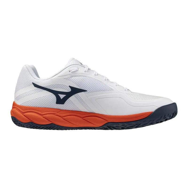 Mizuno Herren-Volleyballschuh aus weißem Stoff mit orangefarbenen und marineblauen Akzenten, entwickelt für sportliche Leistungen