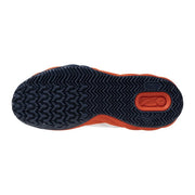 Mizuno Herren-Sneaker aus weißem Stoff mit orange-schwarzer Gummisohle und Zickzackprofil.