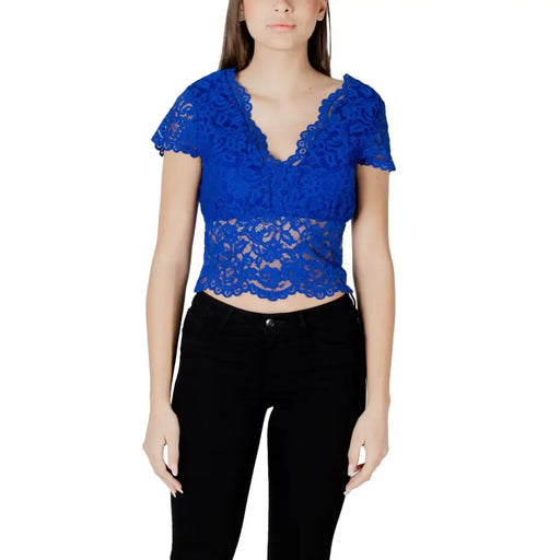 Leuchtend königsblaues Spitzen-Crop-Top top mit flatternden Ärmeln und gewelltem Saum
